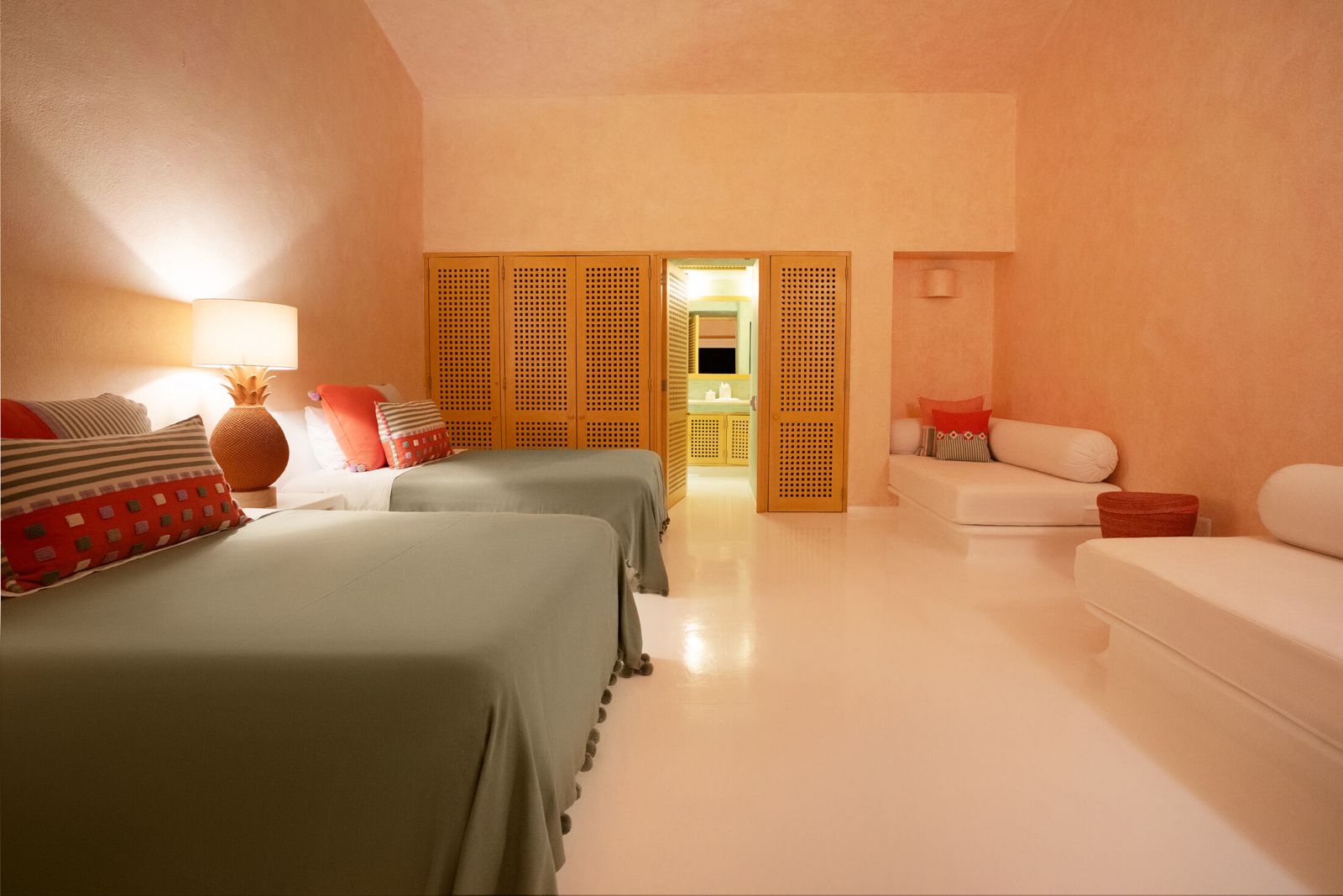 Second bedroom and lounge